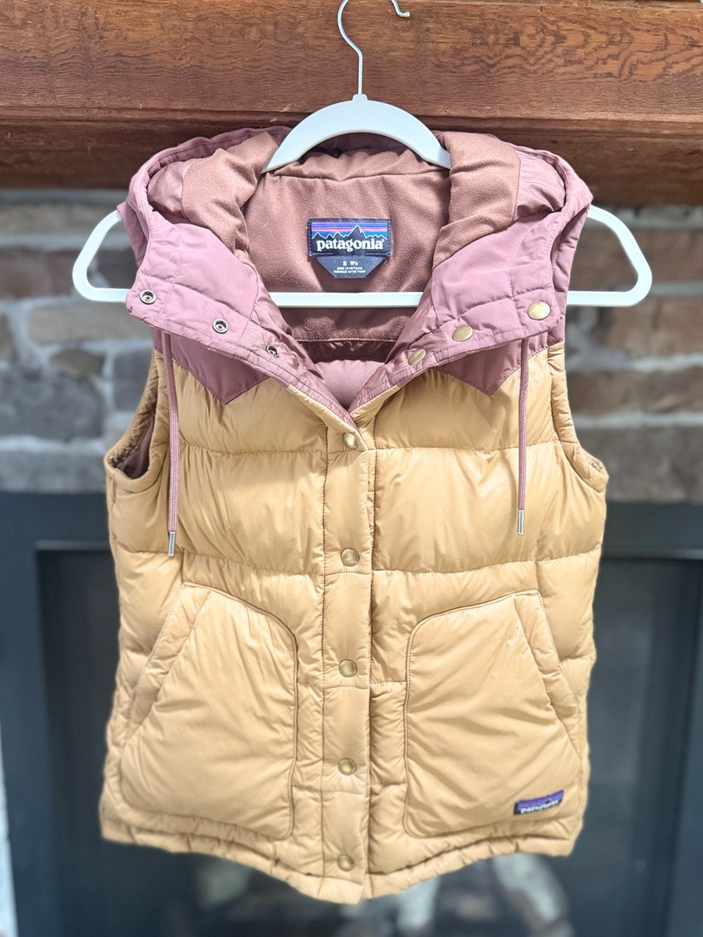 Patagonia Bivy Hooded Down Vest Tan Dusty Mauve SZ S 2025